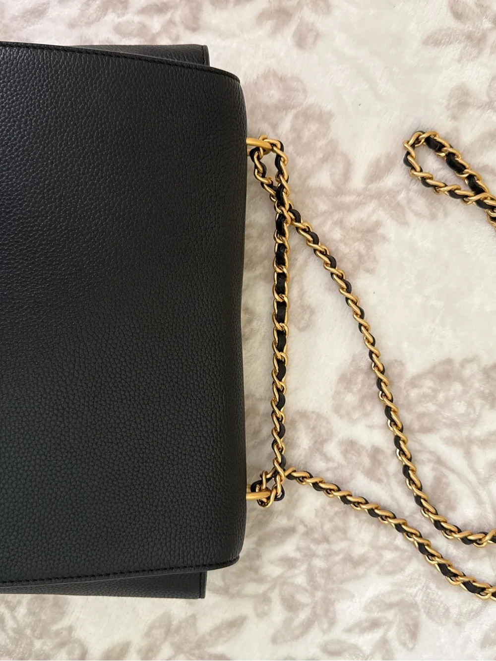 EUC Tory Burch Britten Large Shoulder Crossbody Bag Pebbled Leather Gold Chain